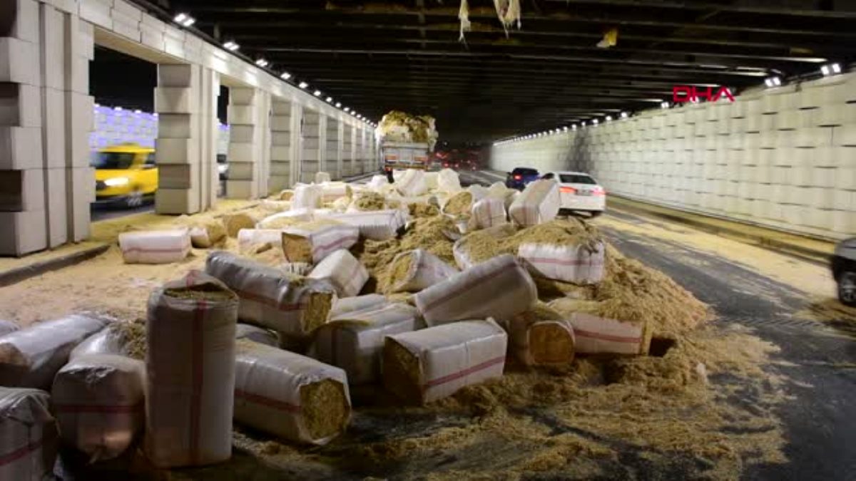 Saman yüklü TIR alt geçide sıkıştı!