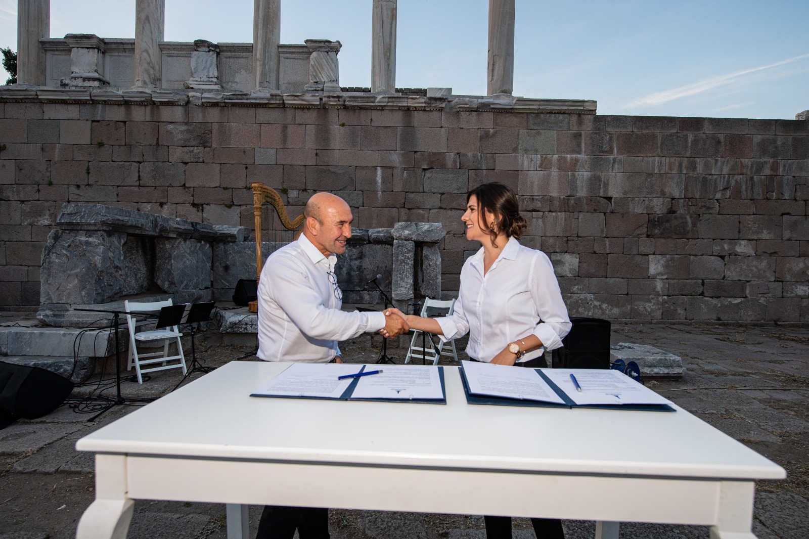 Ahmet Ümit’in son kitabı Pergamon Antik Kenti’nde tanıtıldı