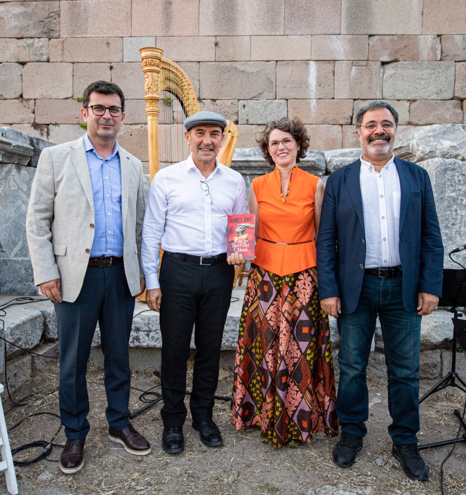 Ahmet Ümit’in son kitabı Pergamon Antik Kenti’nde tanıtıldı