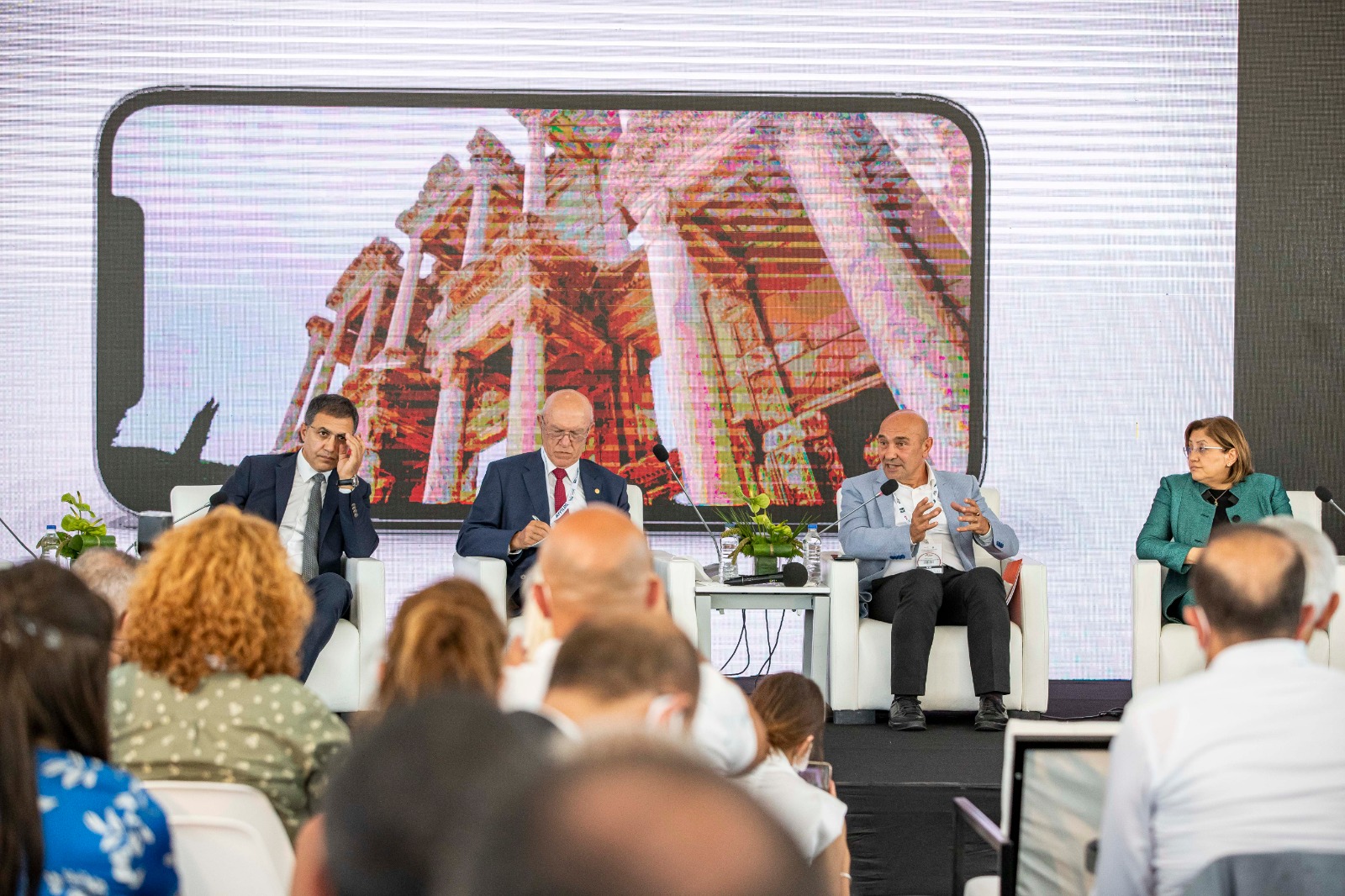 Soyer: Kurda, kuşa, aşa, yani iki doğaya bir aşa diyerek devam etmek zorundayız