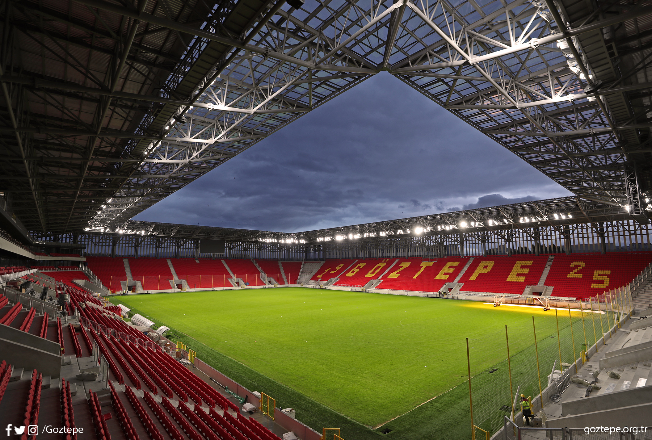 Vali Ayyıldız, Göztepe Gürsel Aksel Stadında İncelemelerde Bulundu.