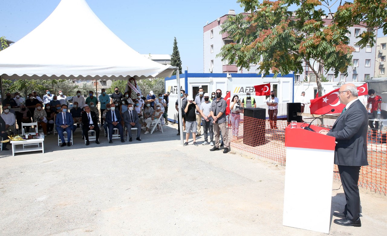 İZMİR’DE HAYIRSEVER VATANDAŞLARIN EĞİTİME KATKISI SÜRÜYOR