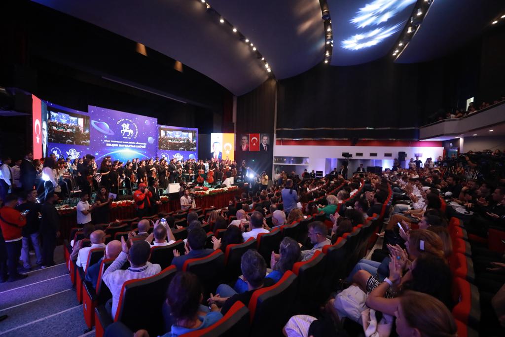 DEÜ, Selçuk Bayraktar'ı ağırladı