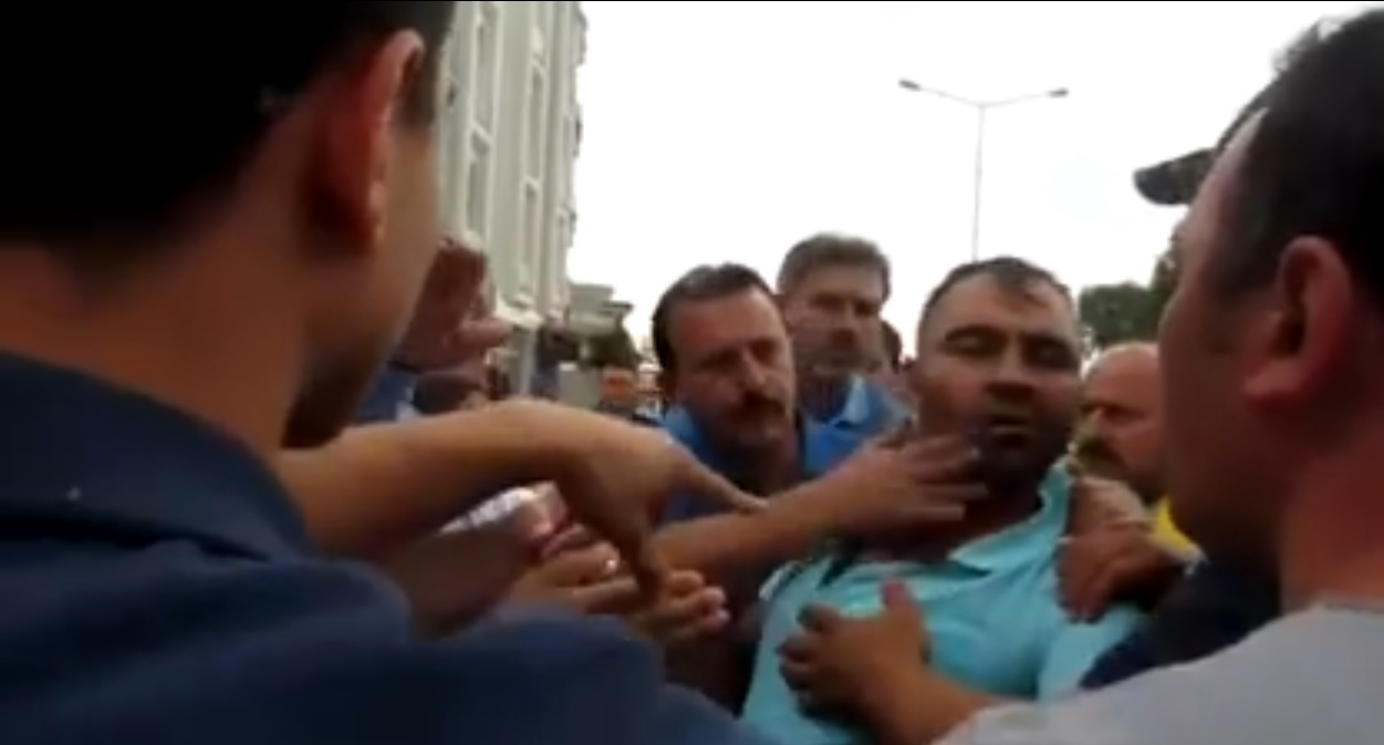 Menderes'te yol gerginliği!