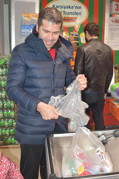 İzmir'de ücretli poşet dönemi başladı