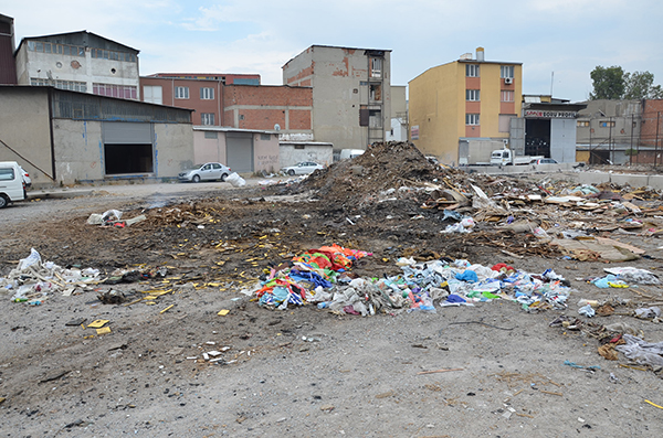 Mobilyacılar sitesinde çöp isyanı