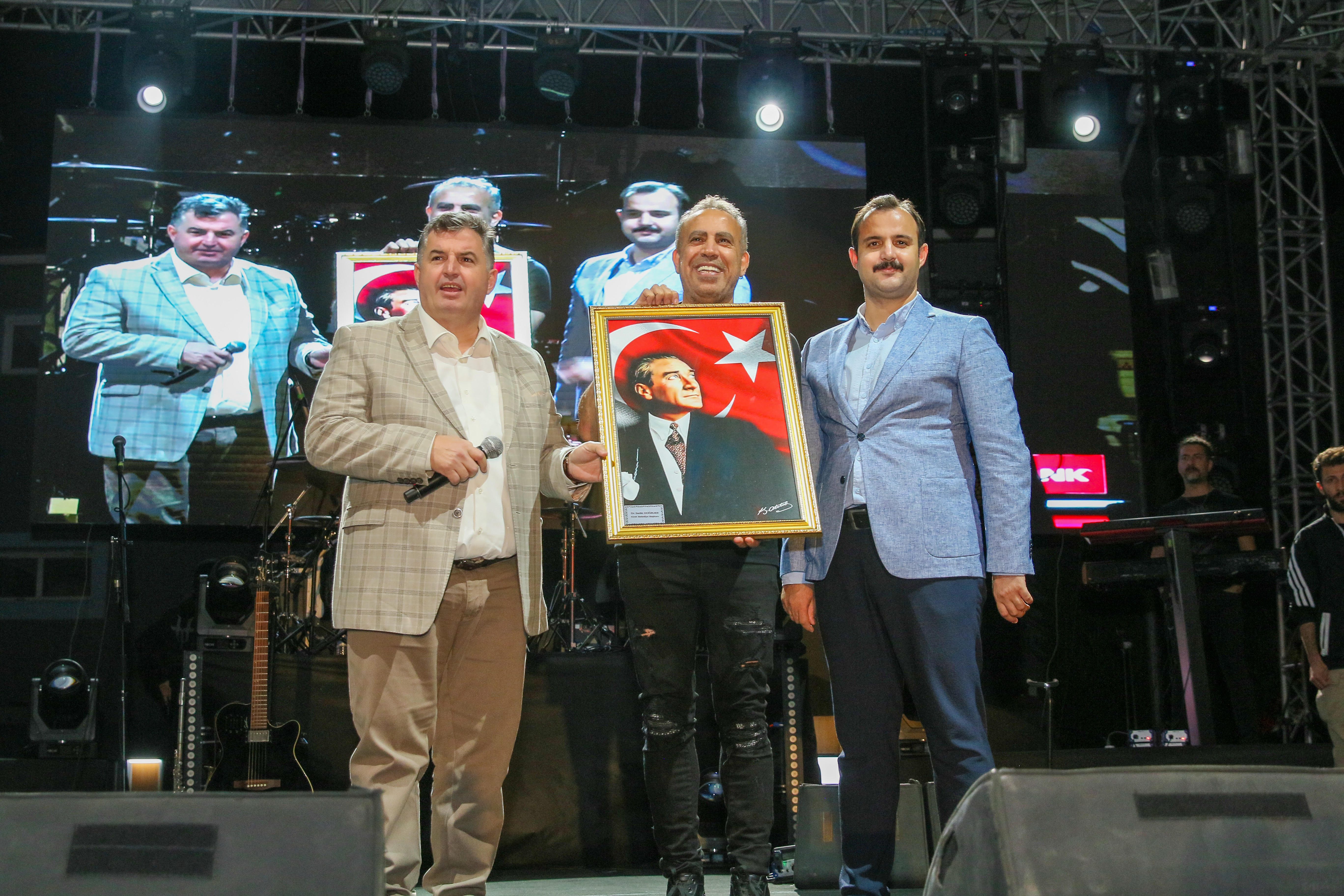 Kınık Hasat Festivali coşkuyla başladı