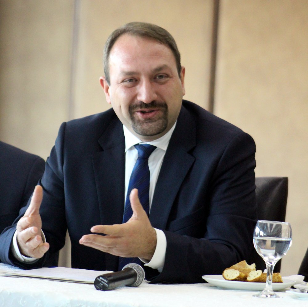 İstifa edip, 30 ilçeyi gezecek…