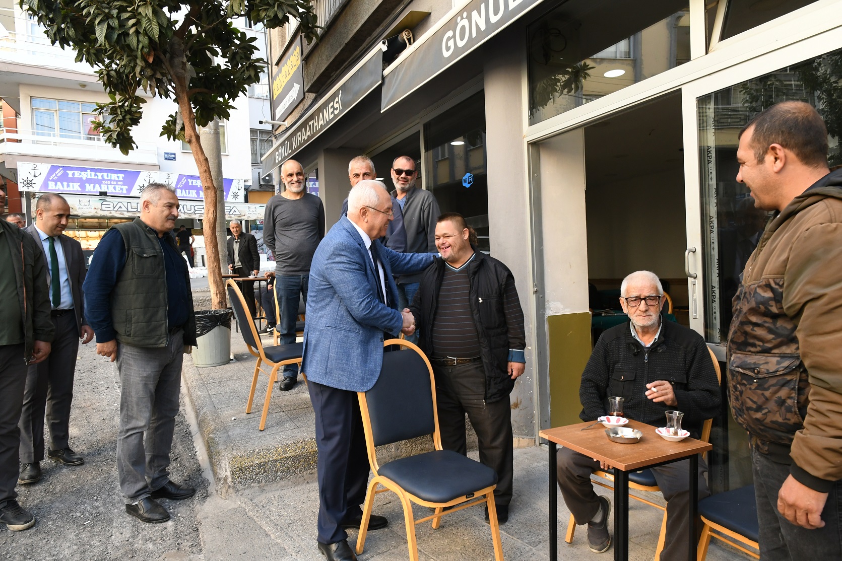 Karabağlar'da asfaltlamalar yoğun şekilde sürüyor