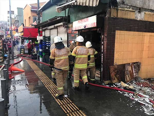Kemeraltı'nda yangın paniği!