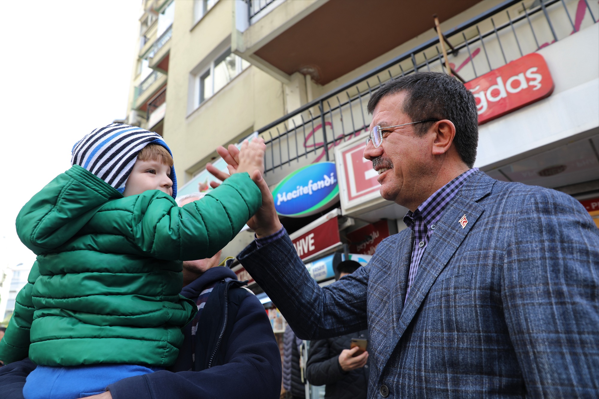 Perşembe büyük gün