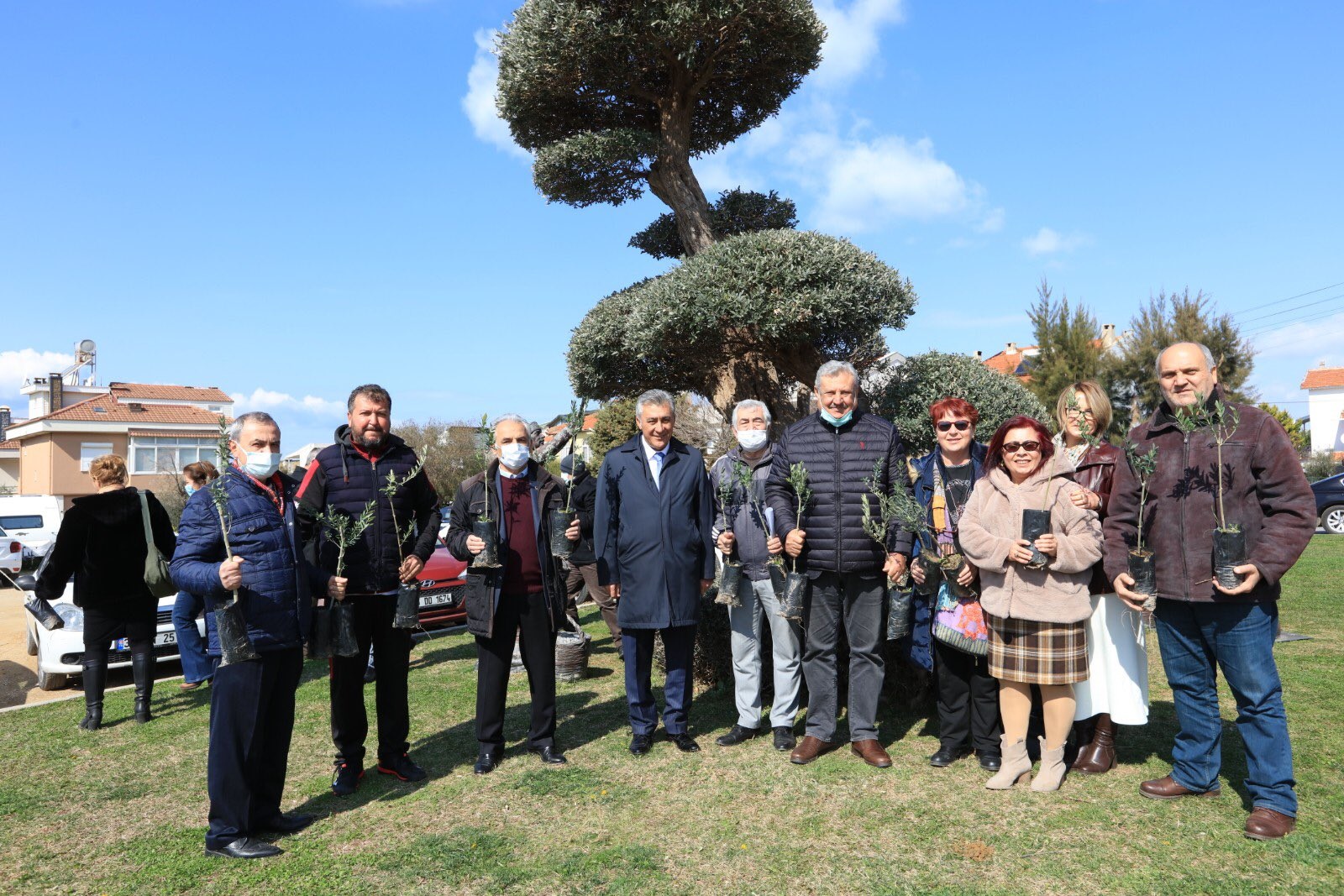 GÜZELBAHÇE'DE ZEYTİNİME DOKUNMA EYLEMİ!
