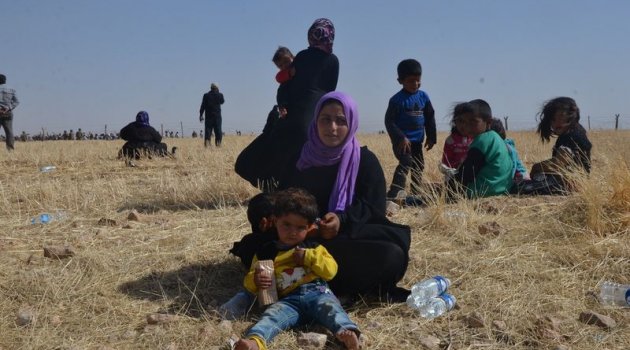 15 bin Türkmen Akçakale Sınır Kapısı’na yürüdü