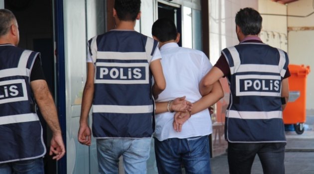 17 Polis Tutuklandı