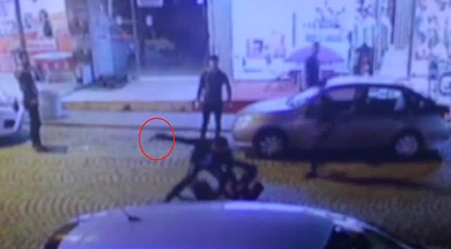 Kuzenini Sokak Ortasında...