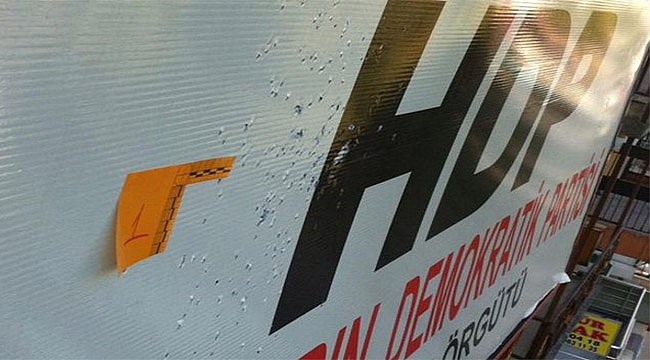 HDP Menderes İlçe Başkanı, eşi ve kızı gözaltına alındı