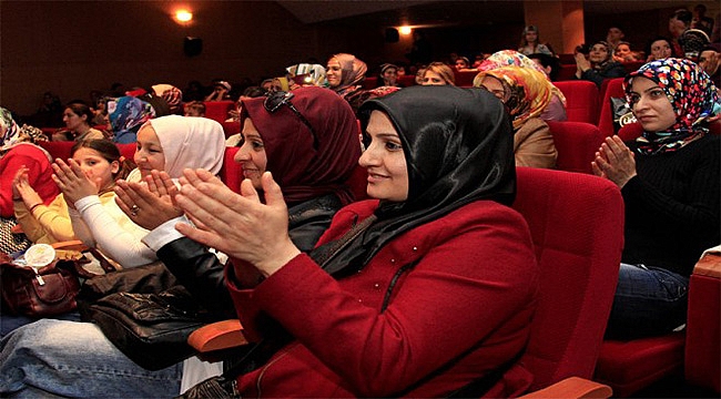 Buca Belediyesi'nden 'bilinçli anne-baba' semineri