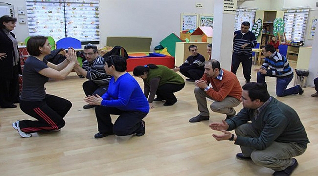 Buca&#039;da engeller dansla aşılıyor!