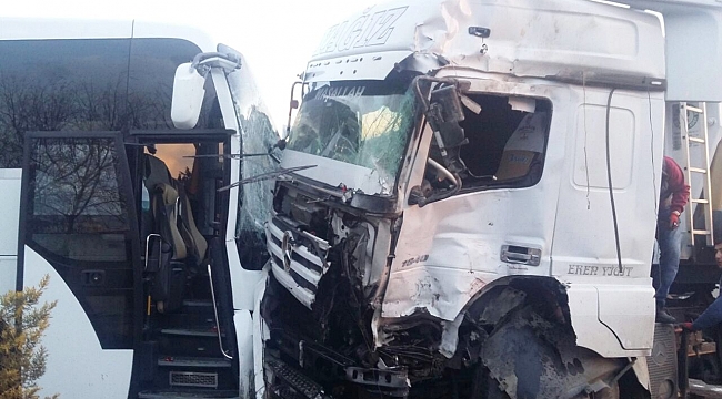 Ehliyetsiz sürücü 3 araca çarpıp lokantaya daldı: 1 ölü