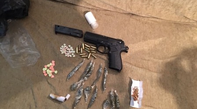 Evde uyuşturucu satışına polis baskını
