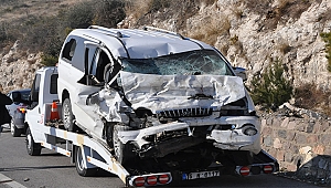 İzmir'de karşı şeride geçen araç ölüm saçtı: 2 ölü, 1 ağır yaralı