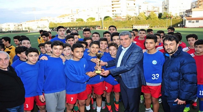 Balçova&#039;nın gençleri kupalara ambargo koydu!