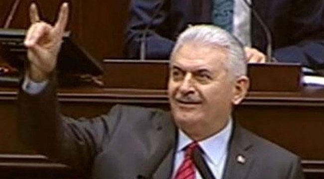 Başbakan Yıldırım&#039;dan bozkurt işareti!