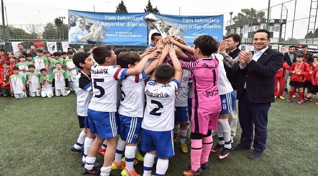 Bornova futbola doydu: 78 maç, 354 gol!