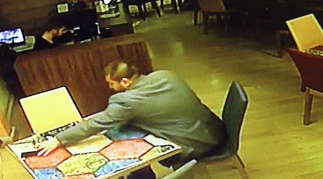 Çay ısmarladığı kişi telefonunu çaldı