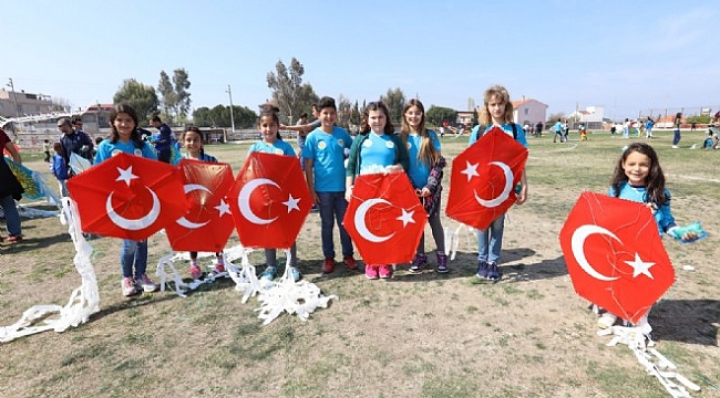 Güzelbahçe'de uçurtmalar farkındalık için havalandı