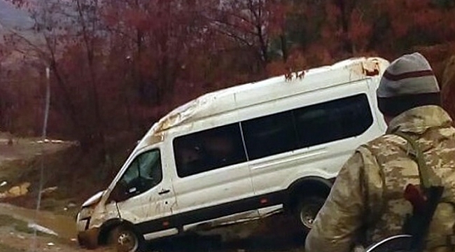 Korucuları taşıyan minibüs kaza yaptı: 8 yaralı