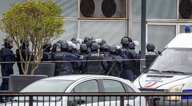 Paris'te patlama: 4'ü ağır 15 yaralı