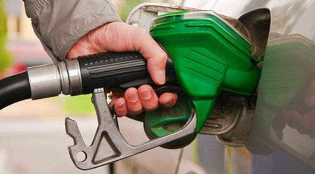 Akaryakıtta çifte indirim bekleniyor
