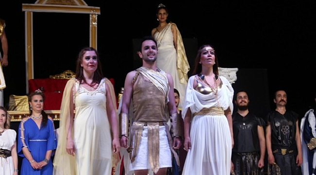 Bergama'nın tarihi festivalinde büyük coşku