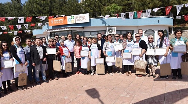 Bornova’nın mutfak atölyesinde sertifika heyecanı