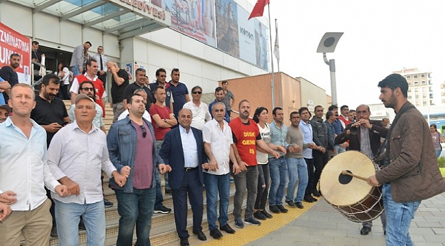 Çiğli'de davullu-zurnalı 1 Mayıs