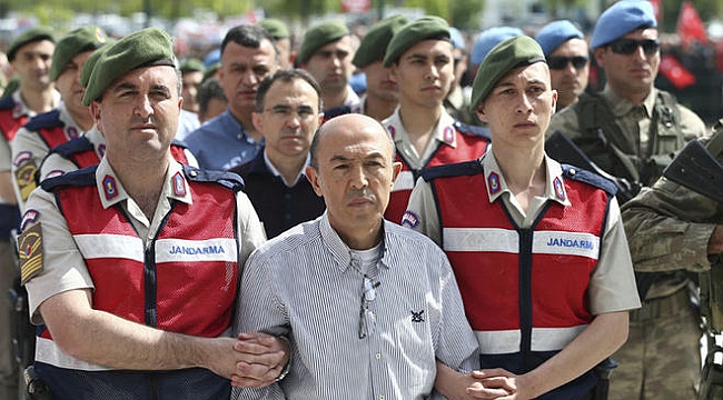 Darbeciler mahkemede birbirine girdi