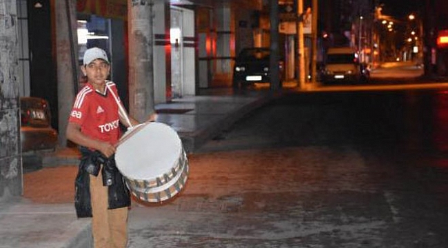 İzmir'de ramazan davulcuları mesaiye başladı