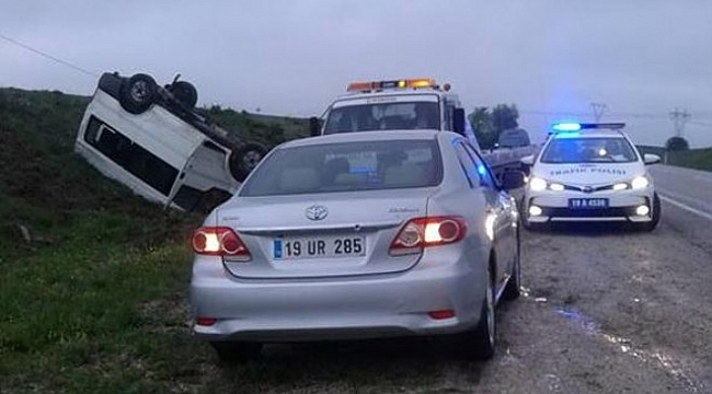 Öğrenci servisi takla attı: 13 yaralı