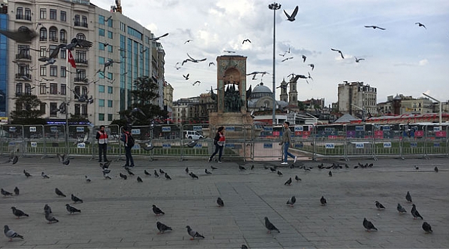 Taksim Meydanı polis ve güvercinlere kaldı