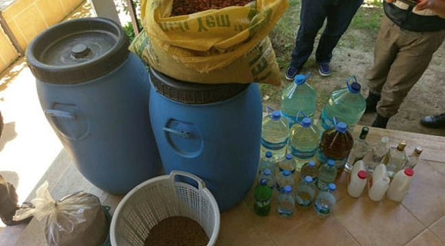 Terasta kaçak içki imalathanesi jandarmaya takıldı