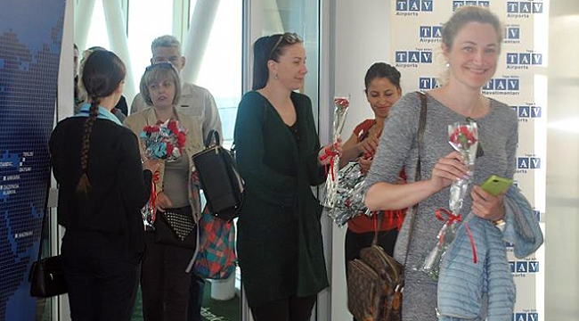 Ukrayna'dan charter uçuşları başladı