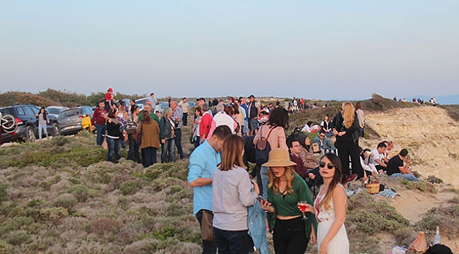 Vatandaşlar Bozcaada'ya akın etti