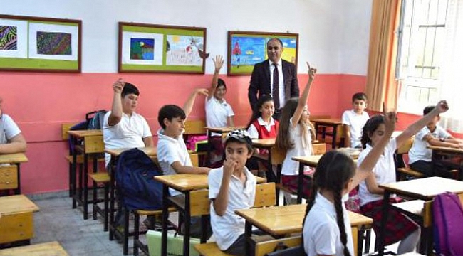 İzmir'de şehit çocuklarının karne sevinci