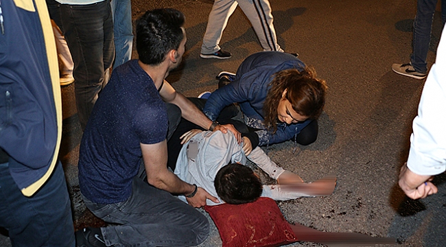 Yayaya çarpan motosiklet 50 metre sürüklendi: 2 yaralı