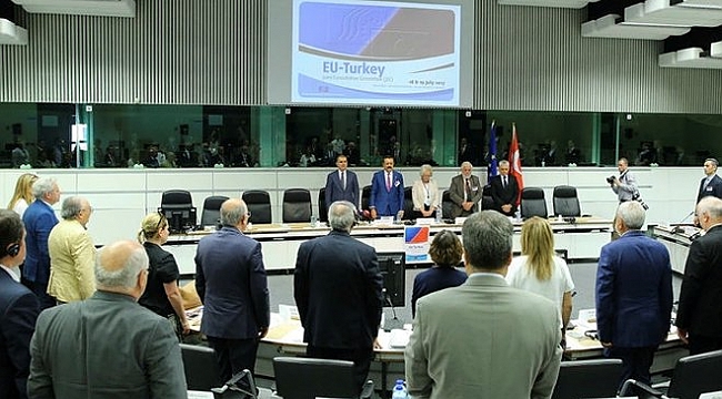 AB, şehitlerimize saygı duruşunda