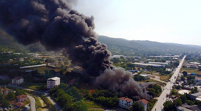 Boya fabrikasında yangın!