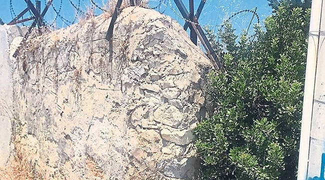 Çeşme’de kaçak duvar krizi