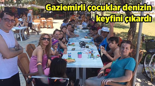 Gaziemirli çocuklar denizin keyfini çıkardı