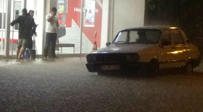 O İlçeyi Sağanak Yağış Vurdu